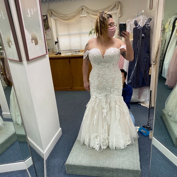 Essence of Australia D3044 Wedding Dress and Veil - Picture 5 of 10